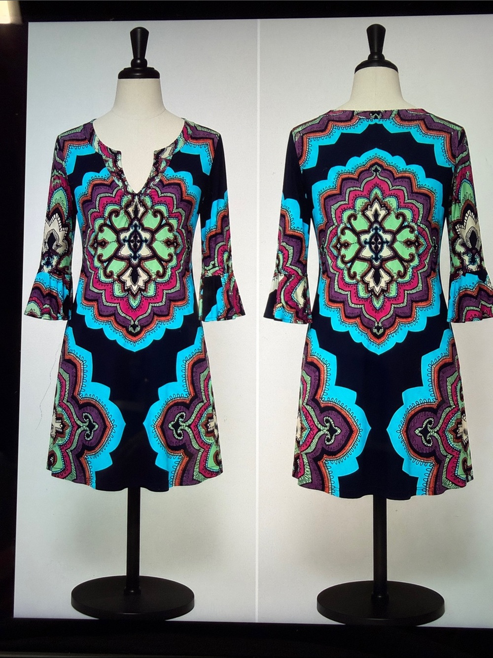 ARYEH WOMENS MEDALLION PRINT TUNIC BELL SLEEVE SIZE MEDIUM